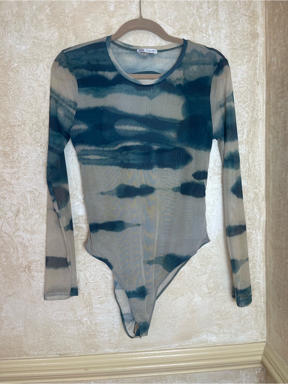 Zara Sheer Mesh Open Back Bodysuit Sz L Watercolor Abstract Tie Dye Long Sleeve - Picture 3 of 8